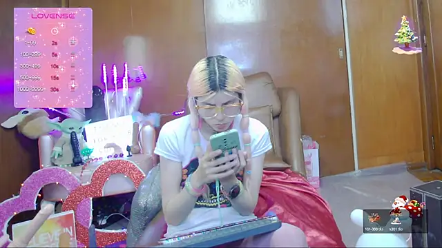 Skinygirl online show from 03.18.25