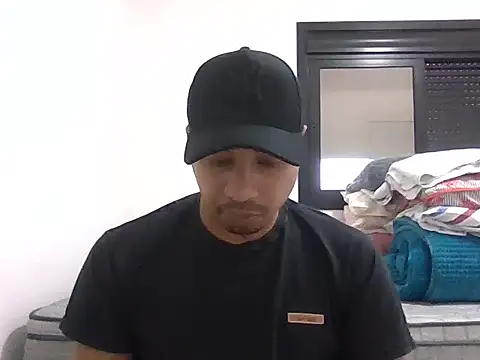 Snapshot of Juninho10c chatting on 11.02.25 Juninho10c online show from 11.02.25