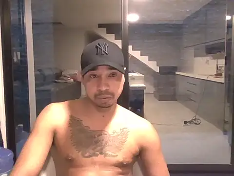 Snapshot of Juninho10c chatting on 11.04.25 Juninho10c online show from 11.04.25