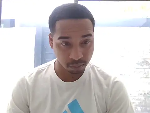 Snapshot of Juninho10c chatting on 11.04.25 Juninho10c online show from 11.04.25