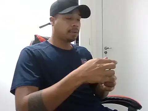 Snapshot of Juninho10c chatting on 11.07.25 Juninho10c online show from 11.07.25