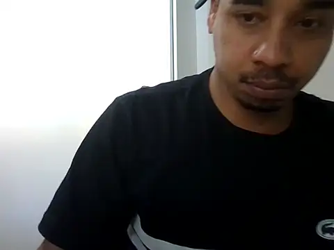 Snapshot of Juninho10c chatting on 11.10.25 Juninho10c online show from 11.10.25