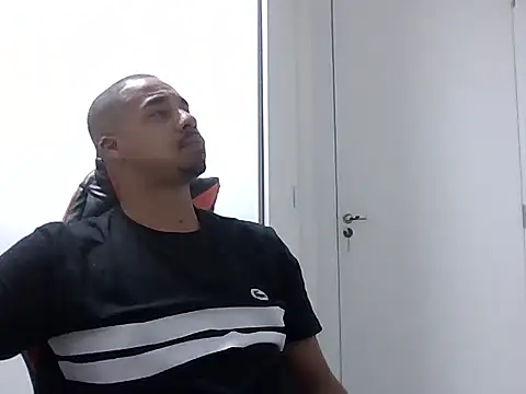 Snapshot of Juninho10c chatting on 11.11.25 Juninho10c online show from 11.11.25