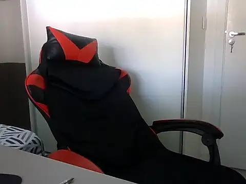 Snapshot of Juninho10c chatting on 11.11.25 Juninho10c online show from 11.11.25