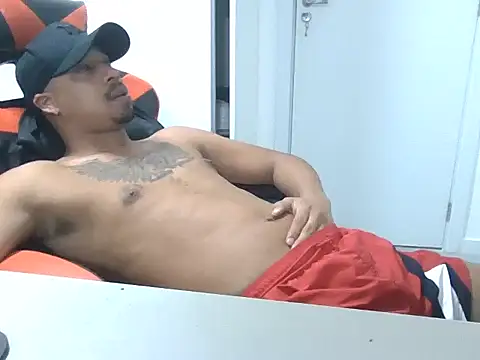 Snapshot of Juninho10c chatting on 11.12.25 Juninho10c online show from 11.12.25