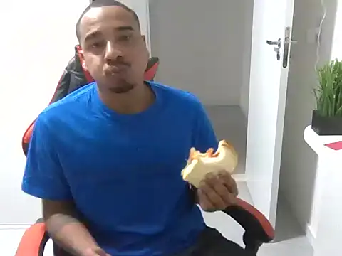 Snapshot of Juninho10c chatting on 11.14.25 Juninho10c online show from 11.14.25