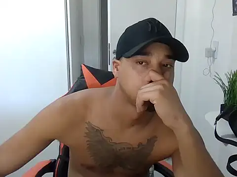 Snapshot of Juninho10c chatting on 11.15.25 Juninho10c online show from 11.15.25