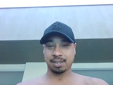 Snapshot of Juninho10c chatting on 11.16.25 Juninho10c online show from 11.16.25