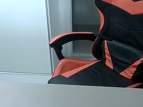 Snapshot of Juninho10c chatting on 11.17.25 Juninho10c online show from 11.17.25