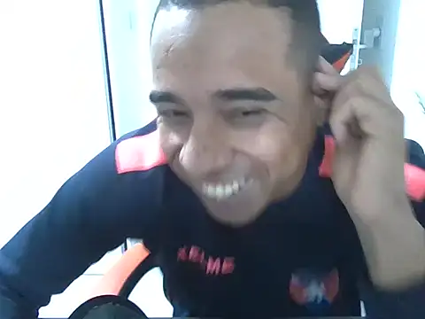 Snapshot of Juninho10c chatting on 11.18.25 Juninho10c online show from 11.18.25