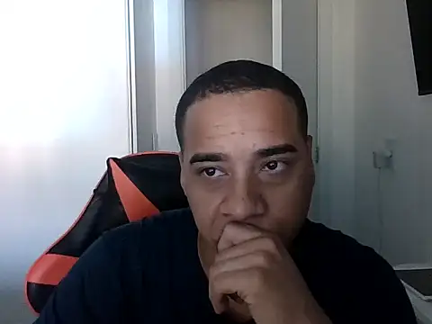 Snapshot of Juninho10c chatting on 11.18.25 Juninho10c online show from 11.18.25