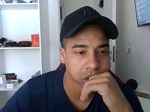 Snapshot of Juninho10c chatting on 11.19.25 Juninho10c online show from 11.19.25