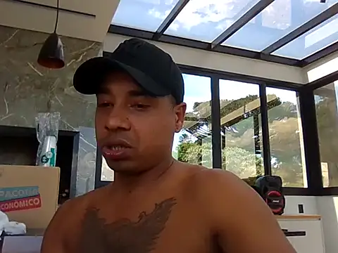 Snapshot of Juninho10c chatting on 11.21.25 Juninho10c online show from 11.21.25