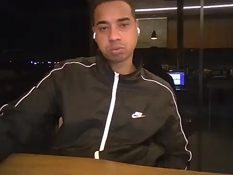 Snapshot of Juninho10c chatting on 11.22.25 Juninho10c online show from 11.22.25