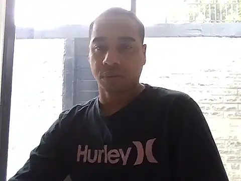 Snapshot of Juninho10c chatting on 11.23.25 Juninho10c online show from 11.23.25