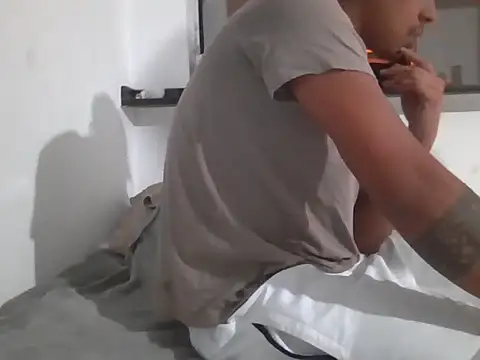 Snapshot of Juninho10c chatting on 11.26.25 Juninho10c online show from 11.26.25