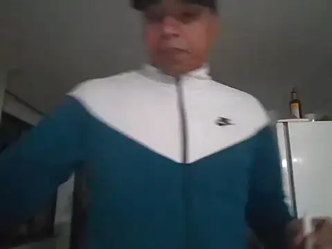 Snapshot of Juninho10c chatting on 11.27.25 Juninho10c online show from 11.27.25