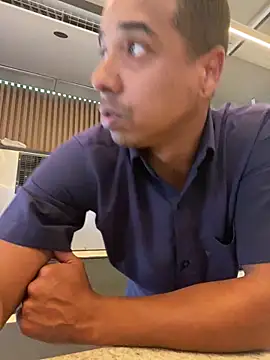 Snapshot of Juninho10c chatting on 12.15.25 Juninho10c online show from 12.15.25