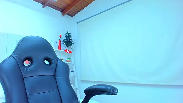 AlessiaMarcu- online show from 12.12.24