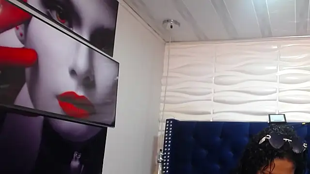 Snapshot of SalmaTits chatting on 04.27.26 SalmaTits online show from 04.27.26