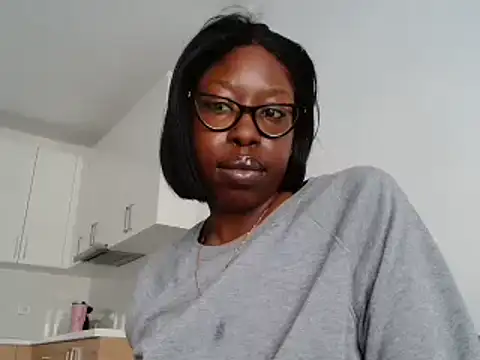 Snapshot of MadamIndigo chatting on 10.20.25 MadamIndigo online show from 10.20.25