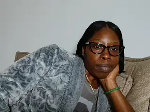 Snapshot of MadamIndigo chatting on 11.19.25 MadamIndigo online show from 11.19.25