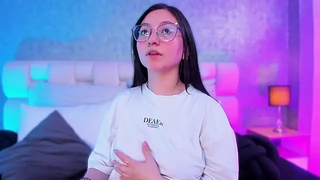 lucy neil online show from 02.06.25