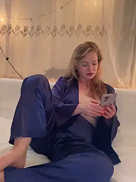 Lady  Maria online show from 12.02.25