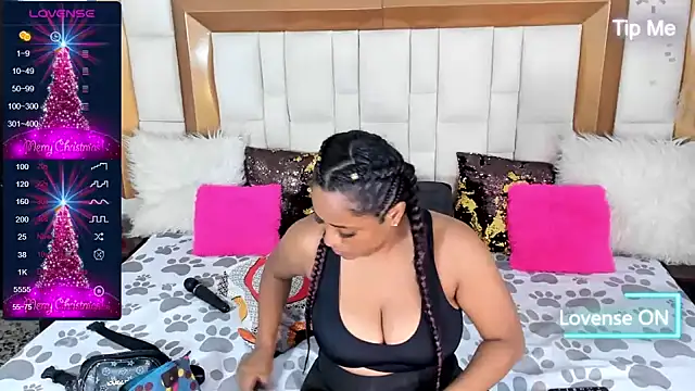 Snapshot of BellaKarla chatting on 12.26.24 BellaKarla online show from 12.26.24