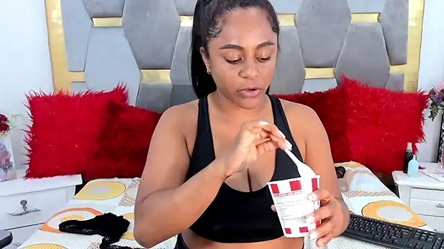 Snapshot of BellaKarla chatting on 01.24.25 BellaKarla online show from 01.24.25