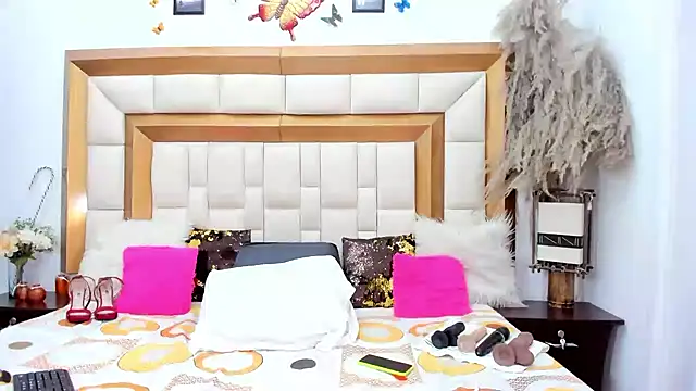 Snapshot of BellaKarla chatting on 01.25.25 BellaKarla online show from 01.25.25