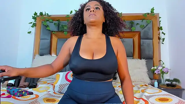 Snapshot of BellaKarla chatting on 02.11.25 BellaKarla online show from 02.11.25