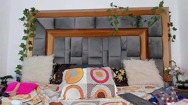 Snapshot of BellaKarla chatting on 03.04.25 BellaKarla online show from 03.04.25