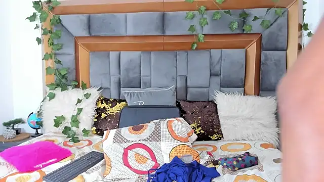 Snapshot of BellaKarla chatting on 03.10.25 BellaKarla online show from 03.10.25