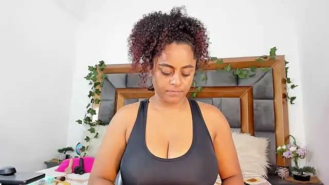 Snapshot of BellaKarla chatting on 03.11.25 BellaKarla online show from 03.11.25