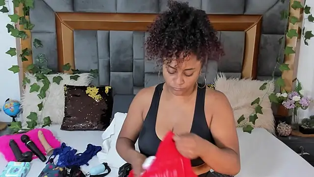 Snapshot of BellaKarla chatting on 03.18.25 BellaKarla online show from 03.18.25