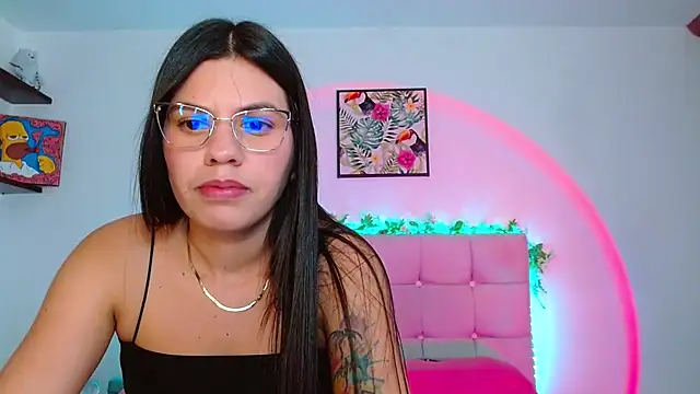 Layla Rachel online show from 10.31.25