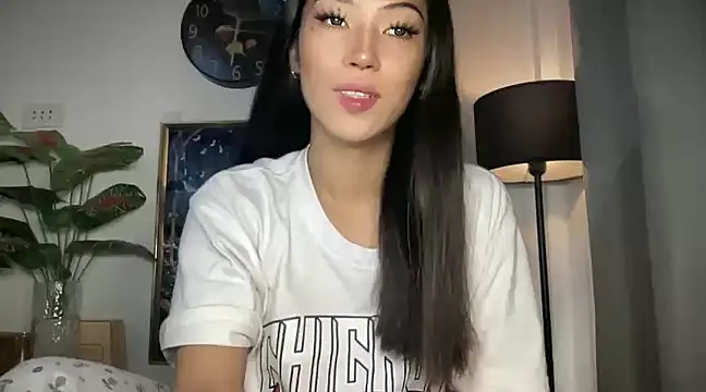 Snapshot of Bella_Gordon chatting on 02.16.25 Bella Gordon online show from 02.16.25