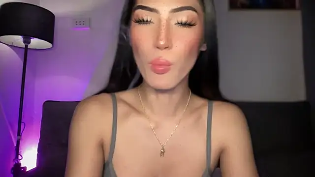 Bella Gordon online show from 11.22.25