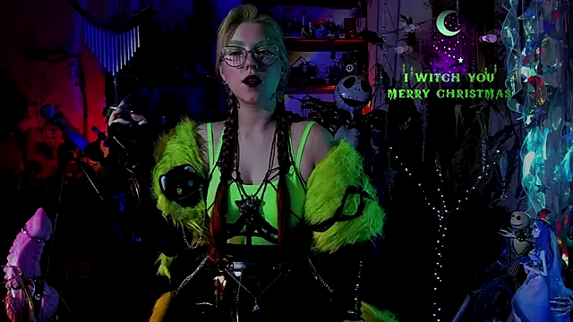 Snapshot of Scarlett_Wanner chatting on 12.22.24 Scarlett Wanner online show from 12.22.24