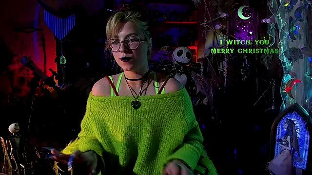Snapshot of Scarlett_Wanner chatting on 12.24.24 Scarlett Wanner online show from 12.24.24