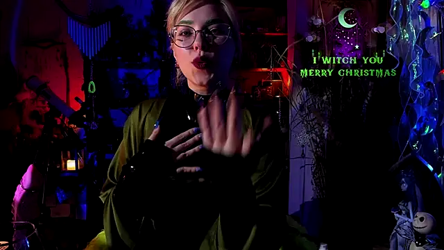 Snapshot of Scarlett_Wanner chatting on 12.28.24 Scarlett Wanner online show from 12.28.24