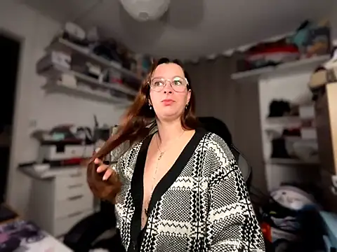 Snapshot of Amai_Live chatting on 11.08.25 Amai Live online show from 11.08.25