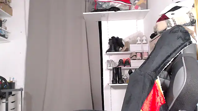 Snapshot of Amai_Live chatting on 11.20.25 Amai Live online show from 11.20.25