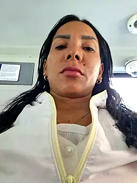 Doll Loren online show from 10.20.25