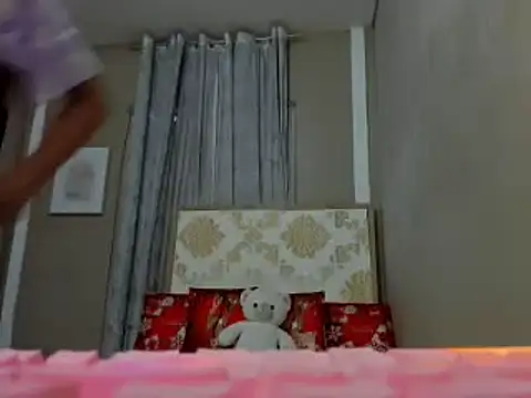 Snapshot of lady_kim_boner chatting on 12.22.24 lady kim boner online show from 12.22.24