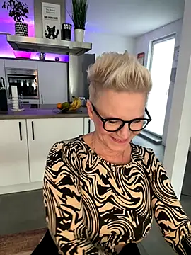 German Milf online show from 11.10.25