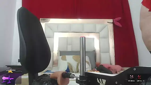 Snapshot of candyrojas chatting on 02.18.26 candyrojas online show from 02.18.26