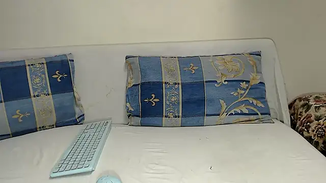 Snapshot of amrozia chatting on 06.18.26 amrozia online show from 06.18.26