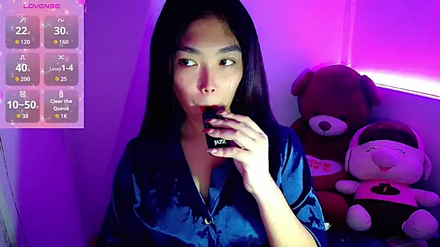 TR4NSCUTI3 online show from 10.19.25